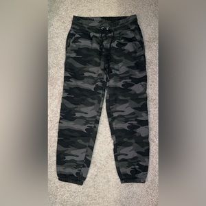 Wild Fable camo joggers size M